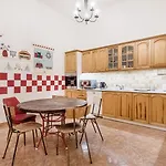 Baroque & Coworking Hostel