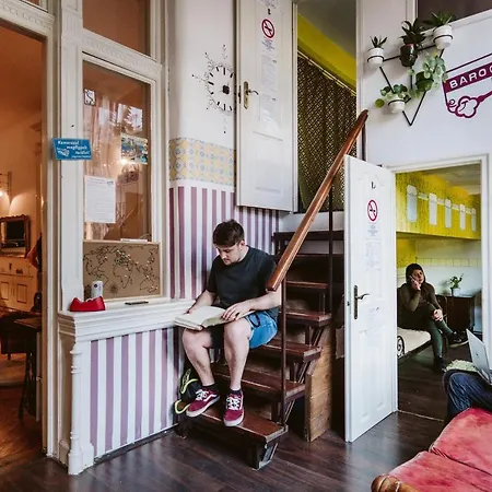 אכסניה Baroque & Coworking *