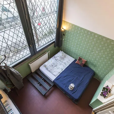 Baroque & Coworking بيت شباب بودابست