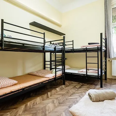 Baroque & Coworking Hostel *