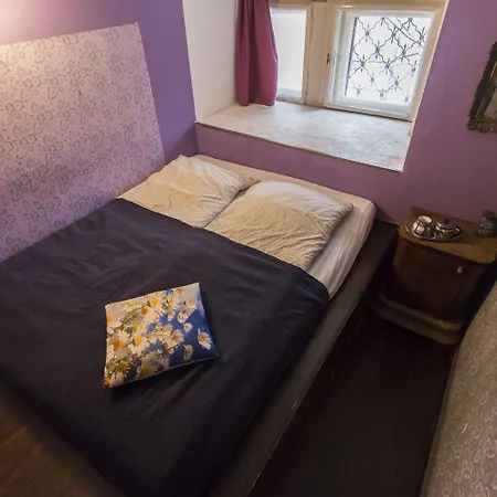 Baroque & Coworking Hostel *