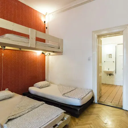 Baroque & Coworking Hostel