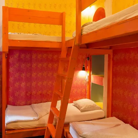 Hostel Baroque & Coworking *