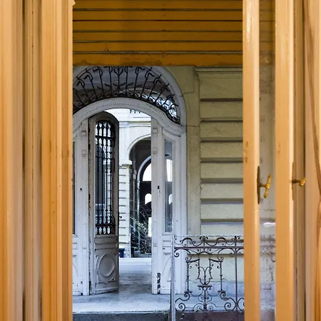 Hostel Baroque & Coworking *