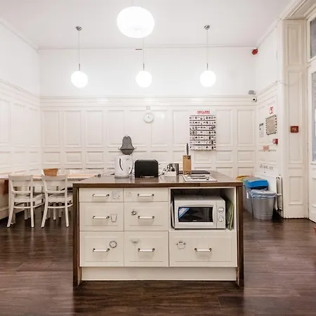 Hostel Baroque & Coworking *