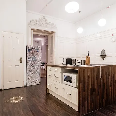 Baroque & Coworking 旅馆
