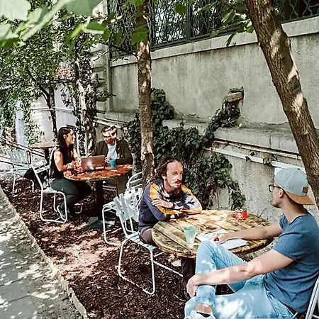 Baroque & Coworking Hostel *