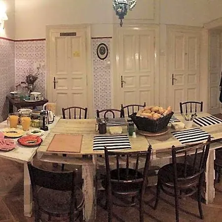 Baroque & Coworking Hostel *