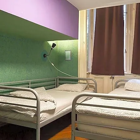 Hostel Baroque & Coworking *