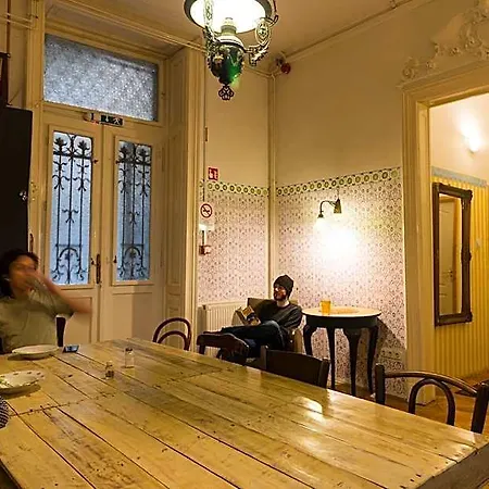 Hostel Baroque & Coworking Budapest