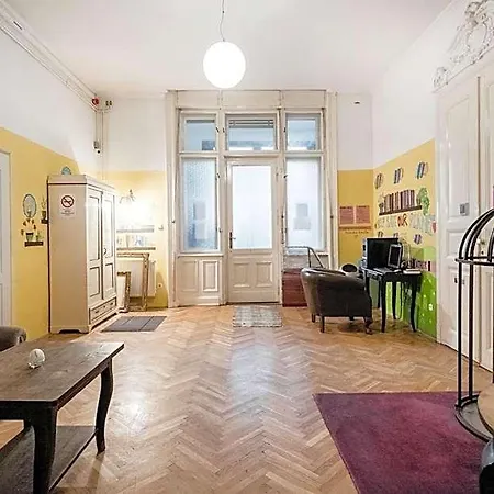 Hostel Baroque & Coworking