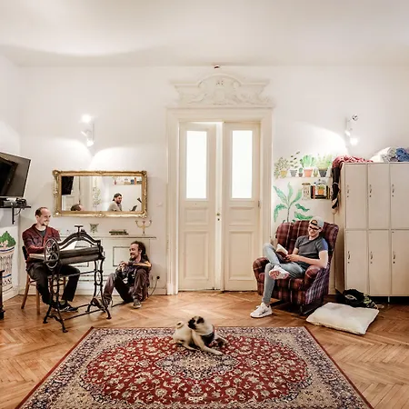 Hostel Baroque & Coworking