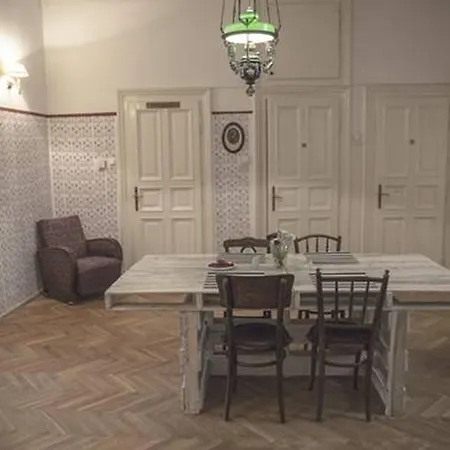 Baroque & Coworking Hostel