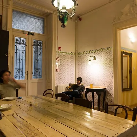 Baroque & Coworking Hostel