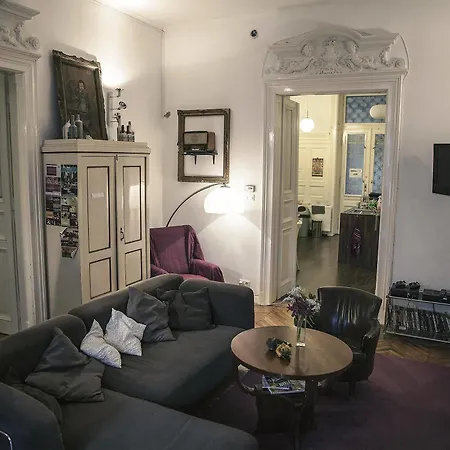 Baroque & Coworking Hostel