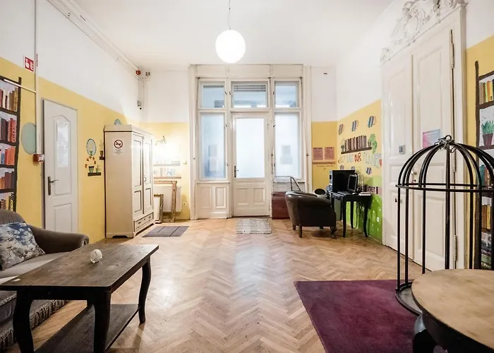 Baroque & Coworking Hostel