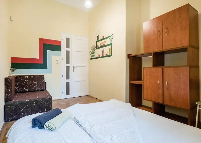 Baroque & Coworking Hostel *