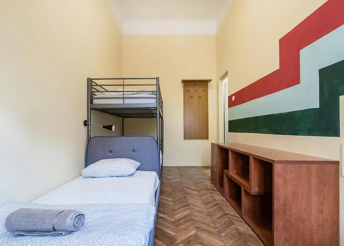 Baroque Hostel&coworking Hostal