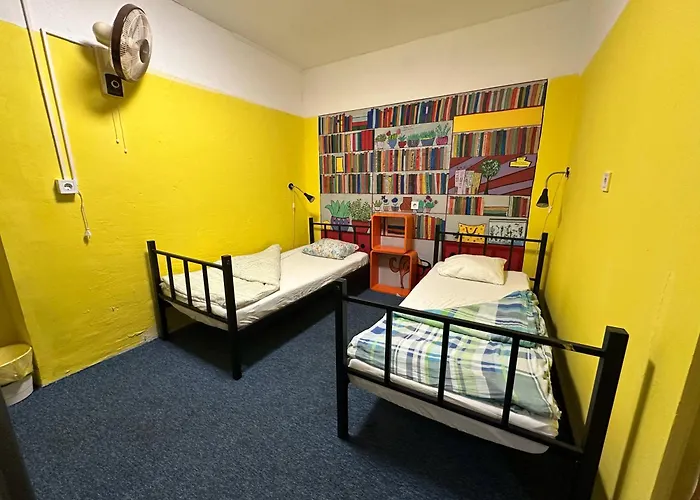 Baroque Hostel&coworking * Budapest