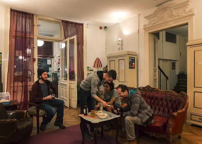 Baroque Hostel&coworking * Budapest