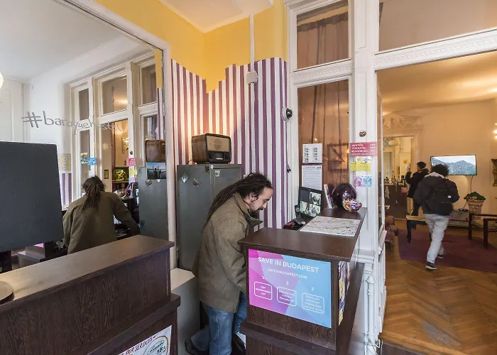 Baroque & Coworking Hostel *