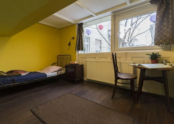 Baroque Hostel&coworking Hostal