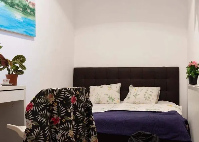 Baroque Hostel&coworking *