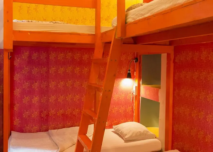 Hostal Baroque Hostel&coworking *