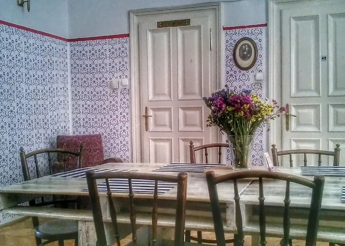 Hostal Baroque Hostel&coworking