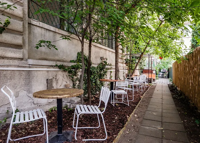 Baroque Hostel&coworking * Budapest