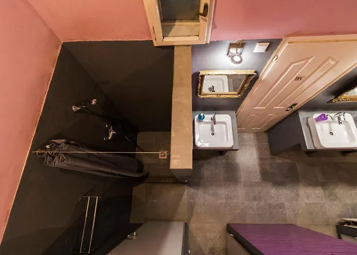 Baroque Hostel&coworking Hostal