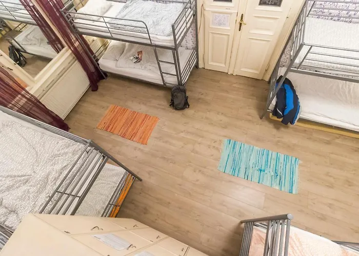 Baroque Hostel&coworking Hostal *