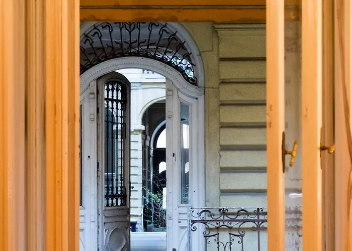 Hostal Baroque Hostel&coworking *