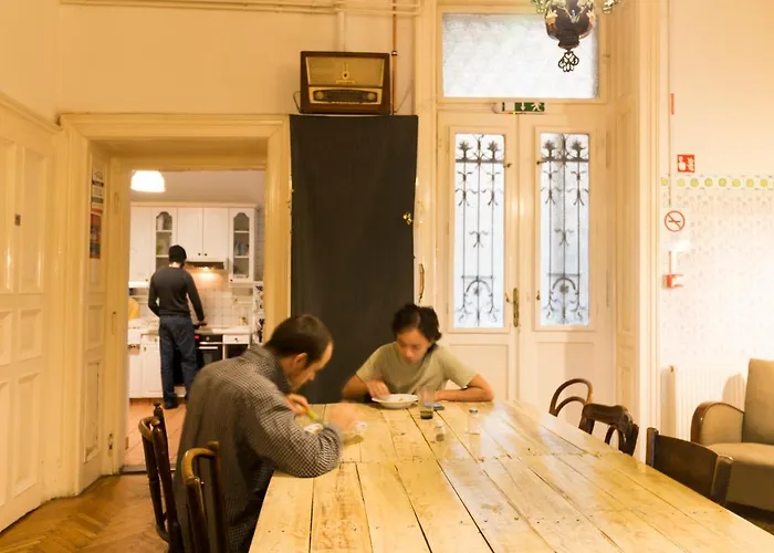 Baroque Hostel&coworking Hostal