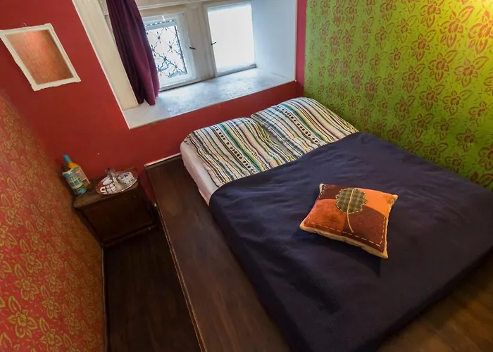 Hostal Baroque Hostel&coworking *