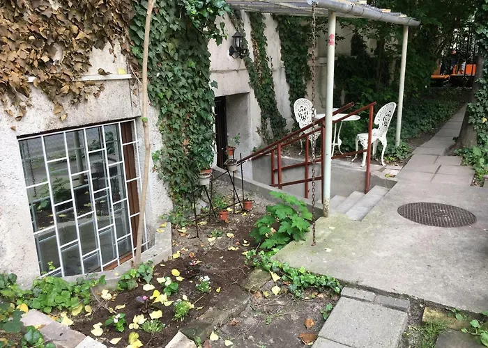 Baroque Hostel&coworking * Budapest