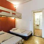 Baroque Hostel&coworking Hostal