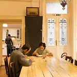 Baroque Hostel&coworking Hostal