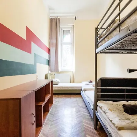 Hostel Baroque & Coworking *