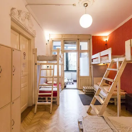 Baroque & Coworking 호스텔