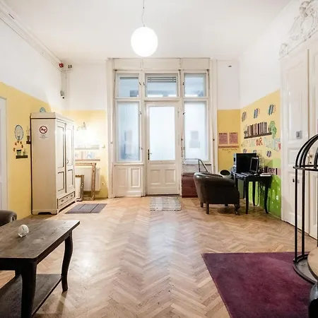 Baroque & Coworking 旅馆