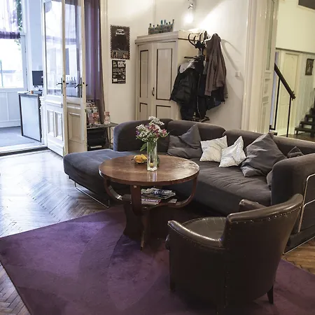 Auberge de jeunesse Baroque & Coworking *