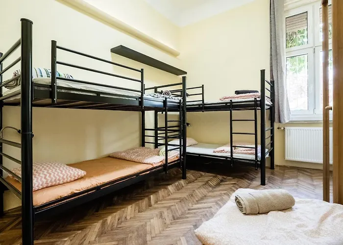 Baroque & Coworking Hostel *