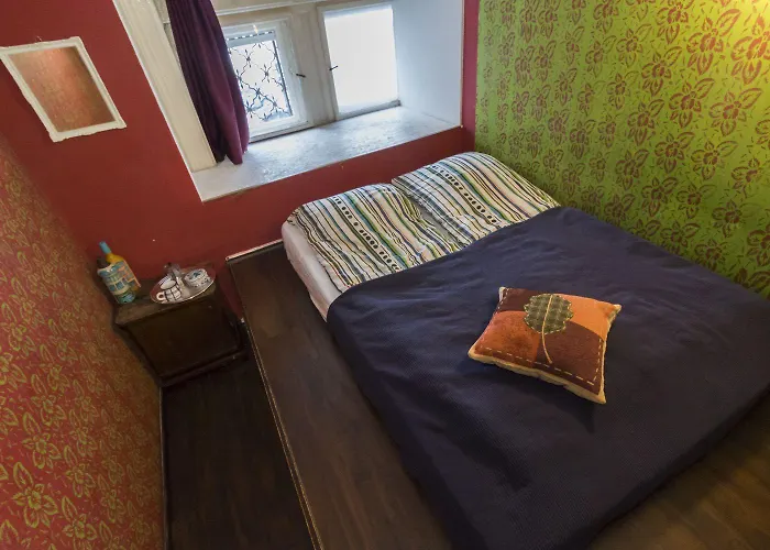 Baroque & Coworking Hostel *