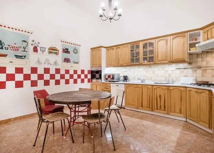 Baroque & Coworking Hostel