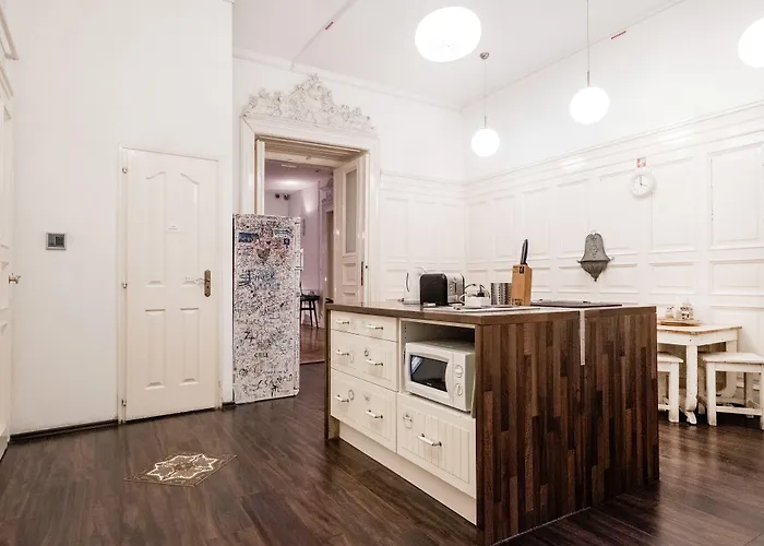 Baroque & Coworking Hostel